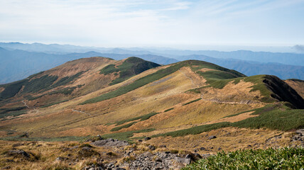 山形　月山から見た姥ヶ岳、湯殿山への稜線