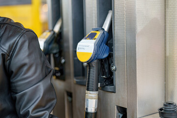 Device for refueling a car with fuel at a petrol filling station.