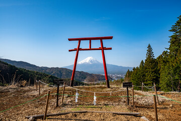 河口浅間神社 天空の鳥居と富士山　山梨県南都留郡富士河口湖町