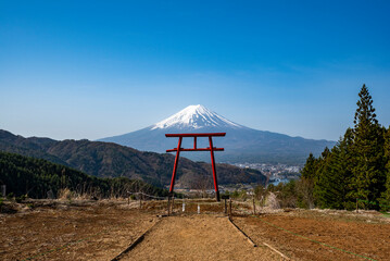 河口浅間神社 天空の鳥居と富士山　山梨県南都留郡富士河口湖町
