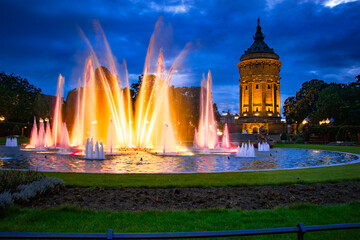 Mannheimer Wasserturm mit Wasserspiele