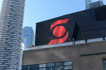 Fototapeta premium corporate logo and marketing sponsor atop Scotiabank Arena located at 40 Bay Street in downtown Toronto, Canada