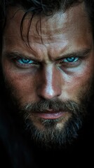Obraz premium Close-up Portrait of a Man with Intense Blue Eyes and a Determined Expression.