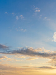 Obraz premium 秋の日の朝焼けと青空45