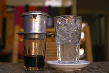 Coffee (originating from the French word: coffee is a drink brewed from roasted coffee beans, taken from the fruit of the coffee tree. Coffee tree varieties originate from tropical Africa and the regi