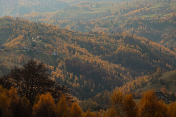 Obraz premium Scenic autumn overview of Magura village in Romania, near the Piatra Craiului mountains