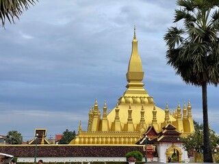 temple, thailand, architecture, asia, wat, bangkok, pagoda, religion, gold, travel, stupa, buddhist, golden, culture, ancient, thai, palace, art, religious, grand, tourism, landmark, sky, statue, towe