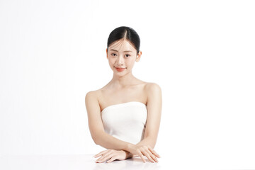 美しい若い女性のナチュラルな美容ポートレート