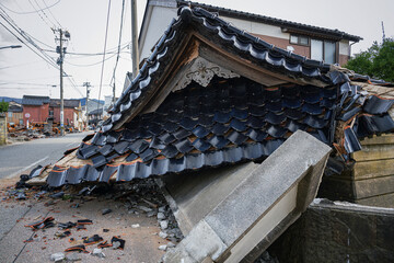 令和6年能登半島地震 倒壊した家屋
