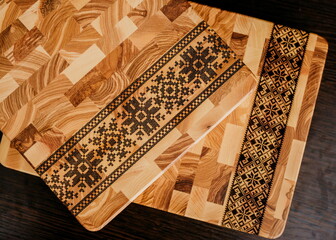 cutting boards with engraved ornaments