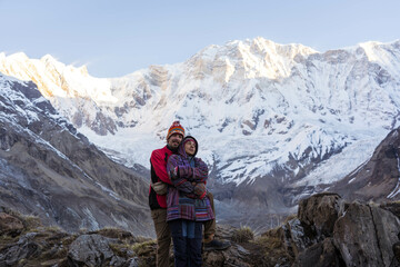 Pareja Disfrutando de El Santuario de los Annapurnas (Nepal, Pokhara