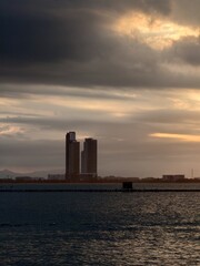 Obraz premium sunset over the city