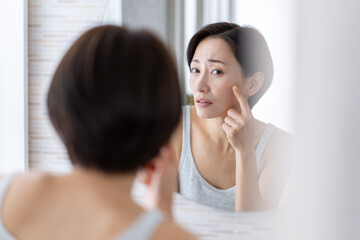 女性　スキンケア