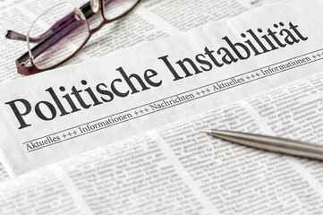 Zeitung mit der &Uuml;berschrift Politische Instabilit&auml;t
