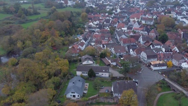 Luftaufnahme von Dreieichenhain, Hessen.