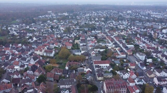 Luftaufnahme von Dreieichenhain, Hessen.