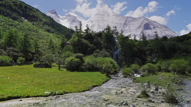 Daocheng Yading in The Hengduan Mountains