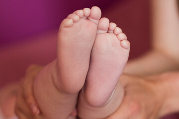 baby feet in bed