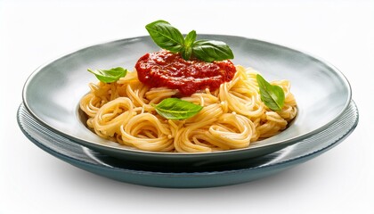 prato com macarrao com molho de tomates frescos com manjericao isolado em fundo transparente pene ao molho sugo