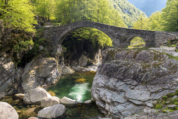 Ponte della Merla im Val Lavizzara, Tessin