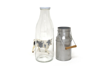Lait - bouteille, pot au lait et vache