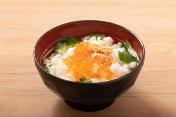 イクラと焼鮭たらこ　だし茶漬け