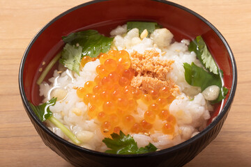 イクラと焼鮭たらこ　だし茶漬け