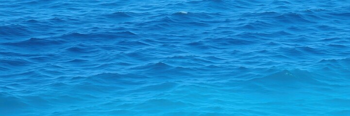 Obraz premium Abstract blur of ocean waves with gradient shades of blue, texture, waves