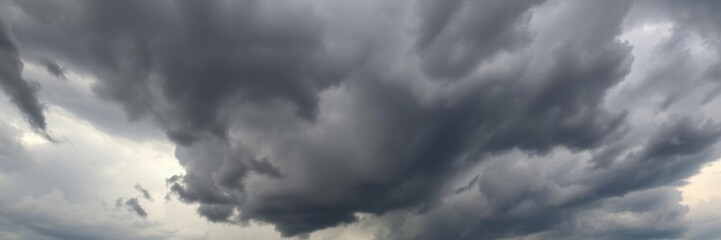 Obraz premium Dark and ominous clouds cover the sky, signaling the approach of a powerful storm, storm, ominous clouds