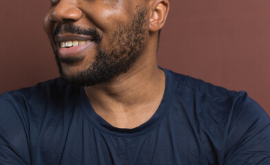 Obraz premium Brown skin man with even skin and a full beard and moustache, Round faced light skin man with facial hair