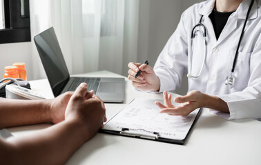 Female doctors who treat patients make an appointment to listen to the results after a physical examination and explain medical information and diagnose the disease. Medical concepts and good health