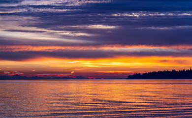 Obraz premium Beautiful Sunrise Over Victoria on Vancouver Island, British Columbia