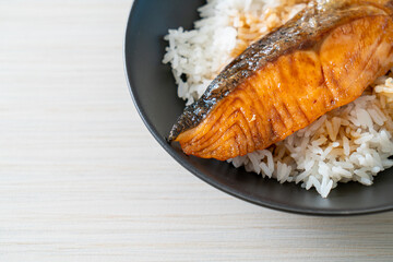 Grilled Salmon with Soy Sauce Rice Bowl
