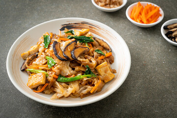 stir-fried noodles with tofu and vegetables