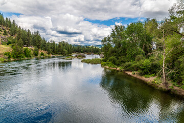Fototapeta premium Spokane River at Islands Trailhead