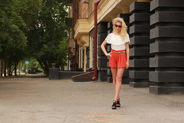 Portrait of a young woman walking on the streets.	