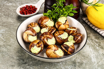 Fresnch escargort with basil butter