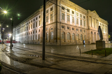 Fototapeta premium vu de nuit sur Museu de História Natural e da Ciência da Universidade do Porto Portugal