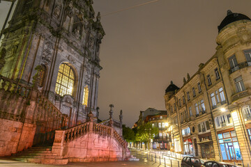 vu sur Torre dos Clérigos de nuit à Porto Portugal
