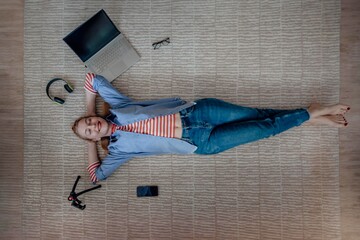 social media content, content on mental health in workspaces, tips on reducing stress while working remotely, ergonomic workspace, healthy remote work habits