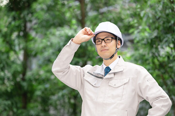 作業着を着た男性　現場監督　