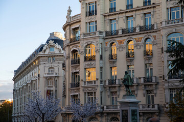 Fototapeta premium Fachadas de edificios antiguos en Madrid