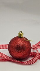 
Christmas decorations bring charm and magic to any space. Wreaths, lights, colorful ornaments, and themed decorations transform environments, creating a cozy and festive atmosphere. Each piece tells 