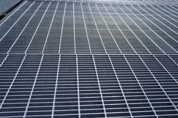 Metal lattice platform and galvanized steel. Industrial walkways, platforms or mezzanines due to their high strength, slip resistance and ability to withstand various weather conditions.