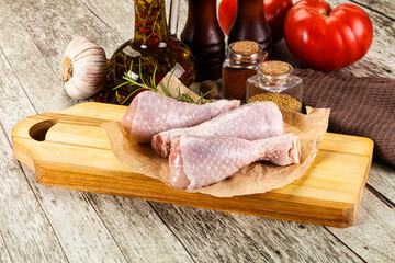 Raw chicken drumstick for roast
