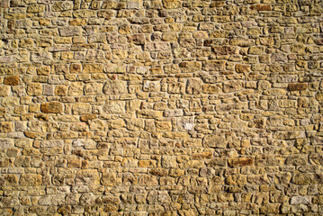 Muro de piedra en exterior soleado