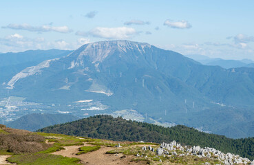 霊仙山のカルスト地形