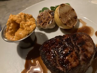 beef filet with garlic and lemon