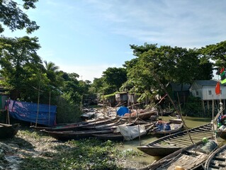 fishing boats on the river18