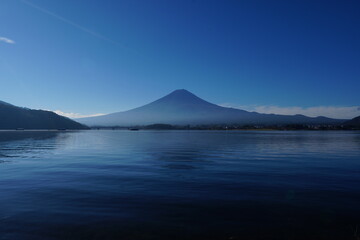 It is so quiet during the morning sunrise,
the colors are beautiful.

